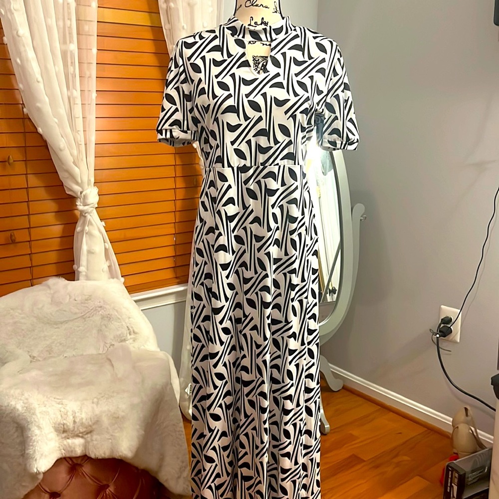 Keyhole neck dress